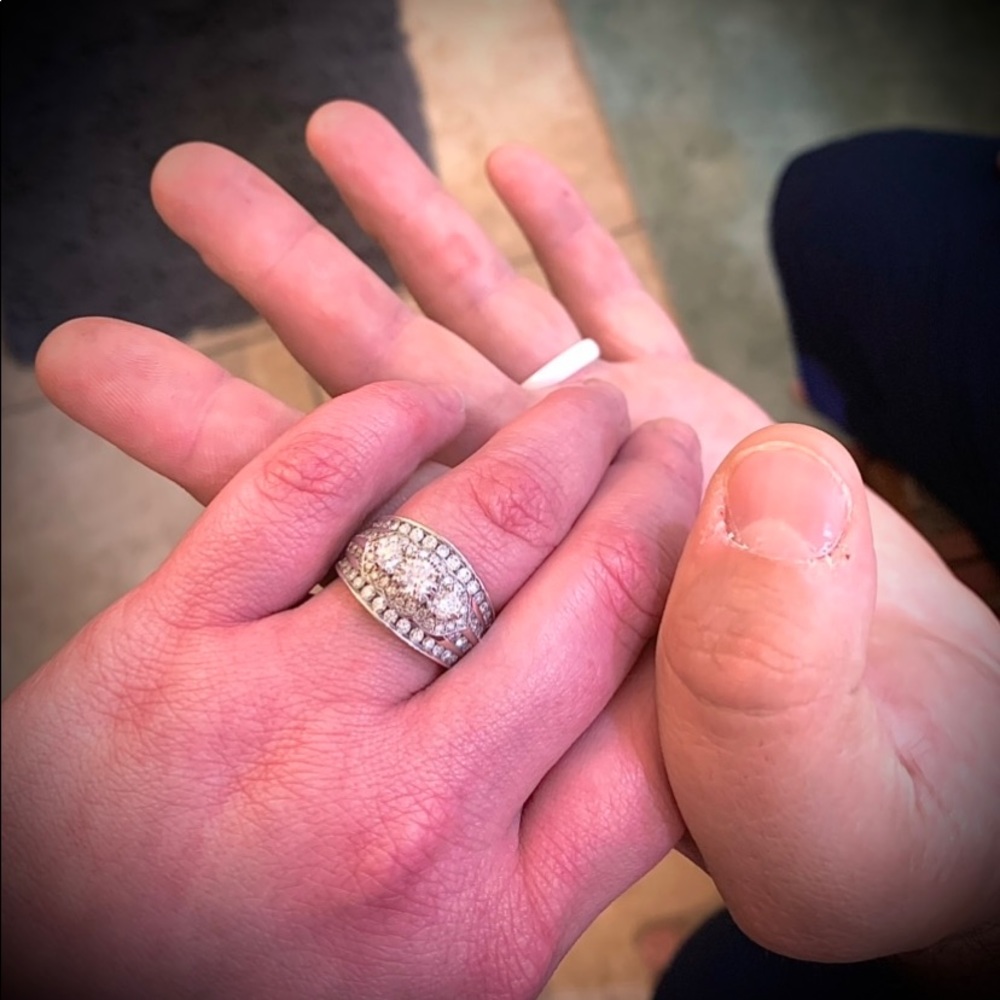 STUNNING 14K Engagement Ring — WILLING TO TRADE for jewelry or a Chanel bag 😘